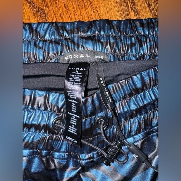 Anthropologie Koral Prep Zebra Foil Shorts Size Large - Picture 4 of 6